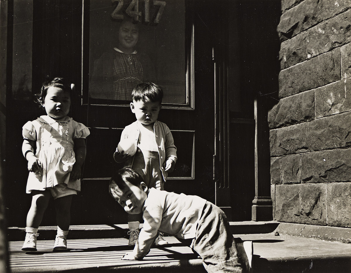 GODFREY FRANKEL (1912-1995) Japanese-American Children, Cleveland. Circa 1945.